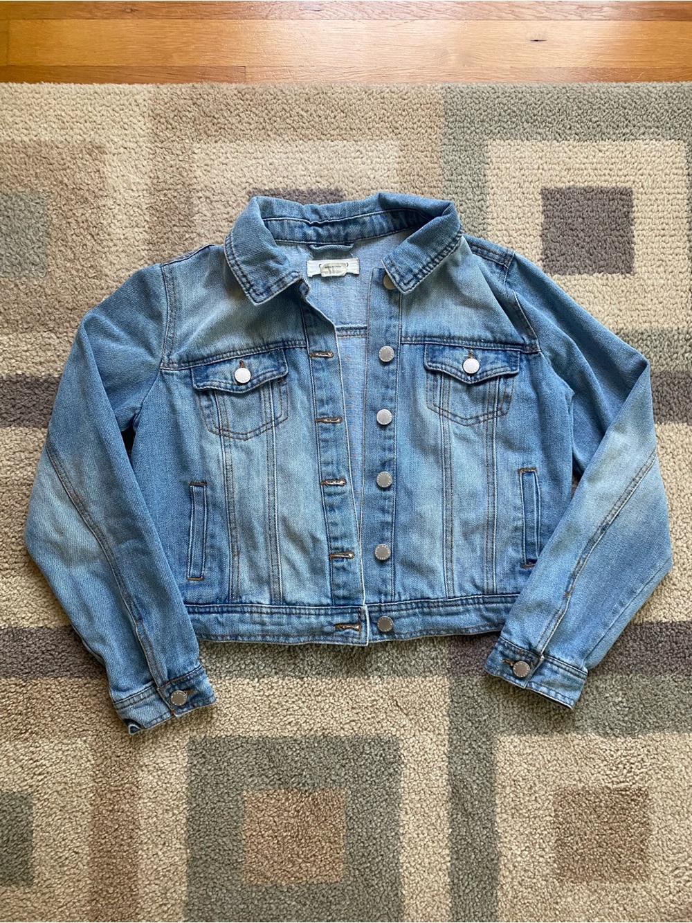 Light Wash Cropped Denim Jean Jacket (M)